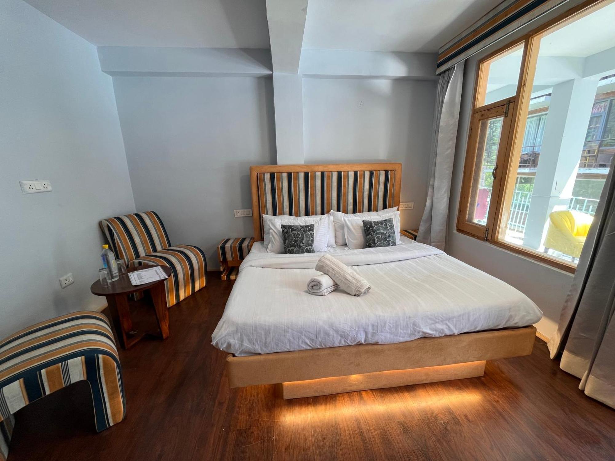 Hotel English Rose, #Personal Parking, #Petfriendly, #Garden, #Bonfire Under The Stars Manāli Exteriör bild