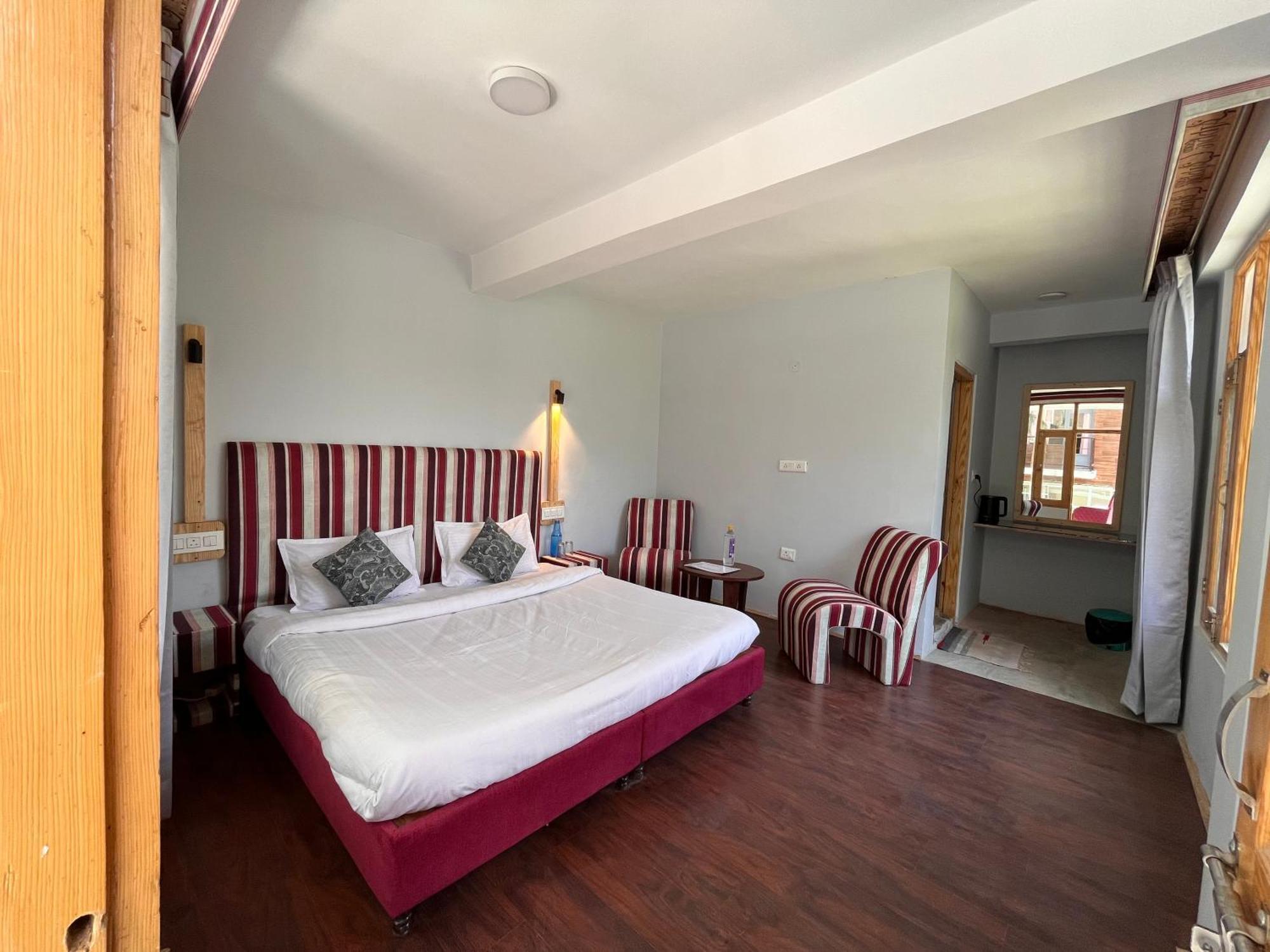 Hotel English Rose, #Personal Parking, #Petfriendly, #Garden, #Bonfire Under The Stars Manāli Exteriör bild