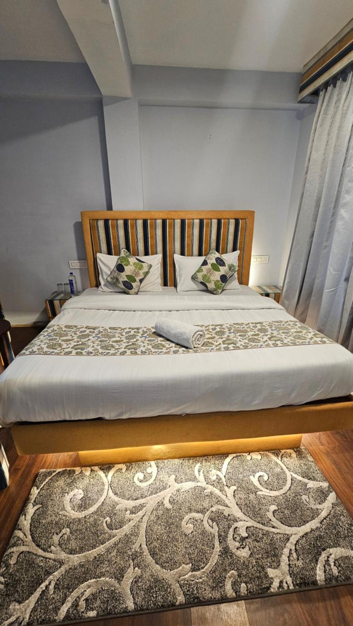 Hotel English Rose, #Personal Parking, #Petfriendly, #Garden, #Bonfire Under The Stars Manāli Exteriör bild