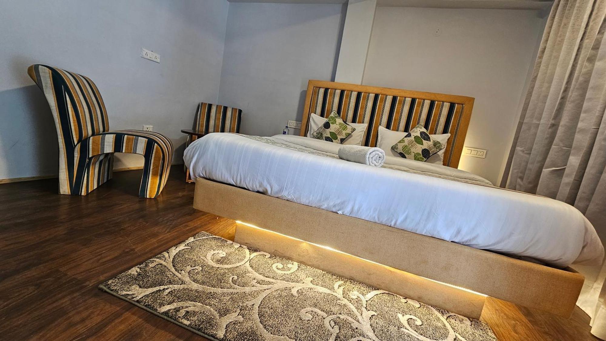 Hotel English Rose, #Personal Parking, #Petfriendly, #Garden, #Bonfire Under The Stars Manāli Exteriör bild