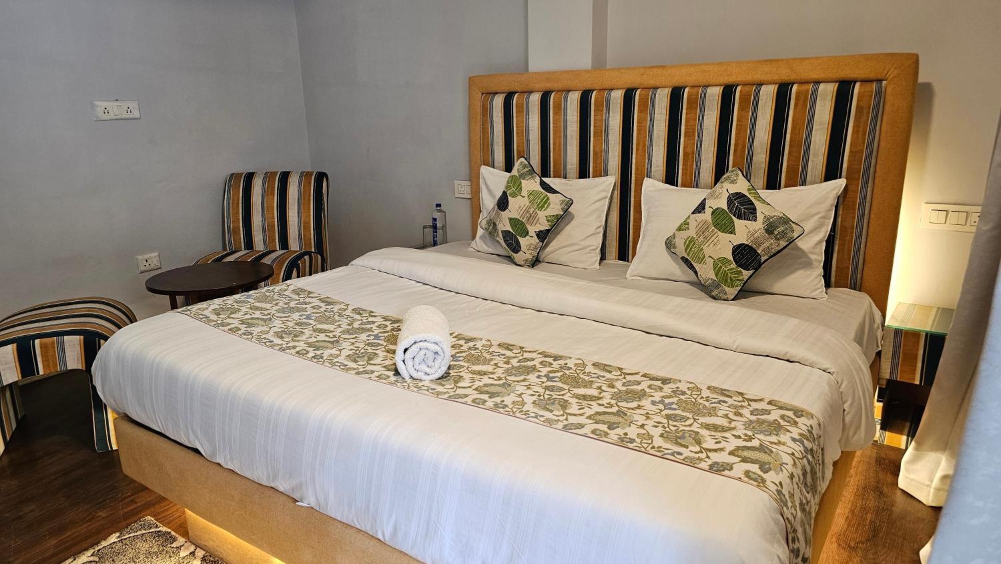 Hotel English Rose, #Personal Parking, #Petfriendly, #Garden, #Bonfire Under The Stars Manāli Exteriör bild