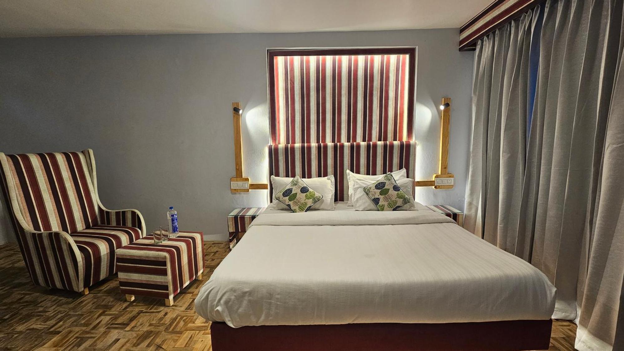 Hotel English Rose, #Personal Parking, #Petfriendly, #Garden, #Bonfire Under The Stars Manāli Exteriör bild