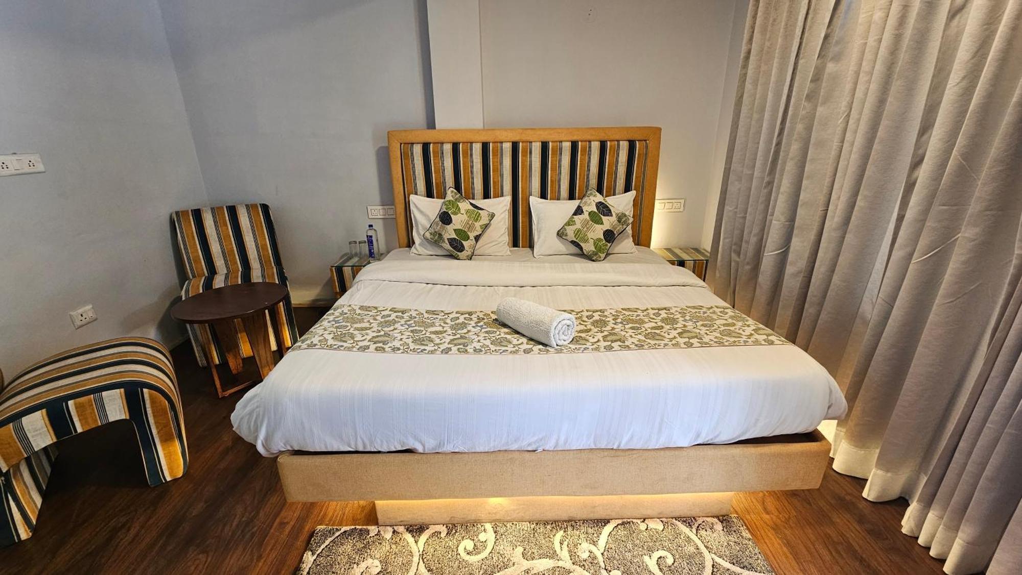 Hotel English Rose, #Personal Parking, #Petfriendly, #Garden, #Bonfire Under The Stars Manāli Exteriör bild