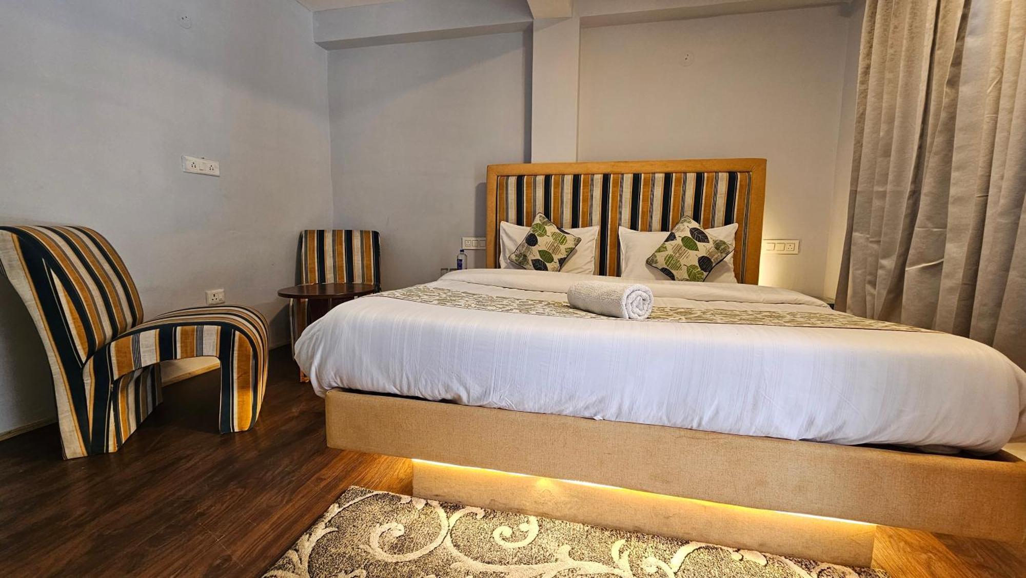 Hotel English Rose, #Personal Parking, #Petfriendly, #Garden, #Bonfire Under The Stars Manāli Exteriör bild